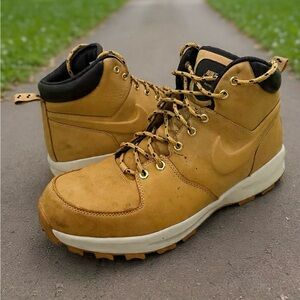 Nike Men's Wheat Nubuck Hiking Boots